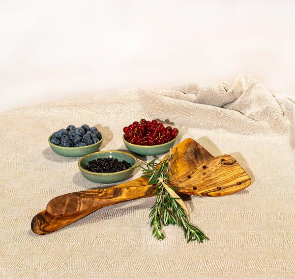 Pfannenwender mit Löchern – Olivenholz, 30 cm