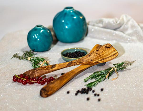 Kuechenholzloeffel aus Olivenholz